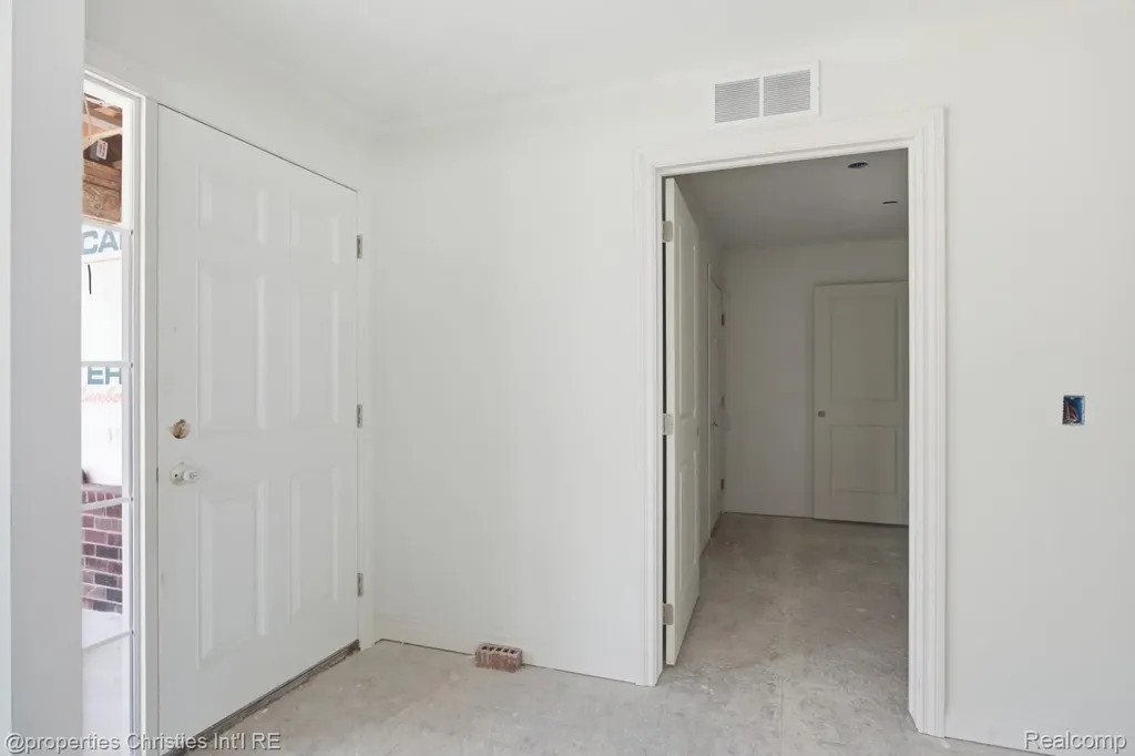 824 Nelsons Ridge Drive Howell City MI 48843