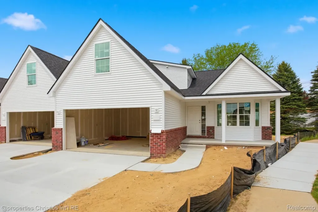 824 Nelsons Ridge Drive Howell City MI 48843