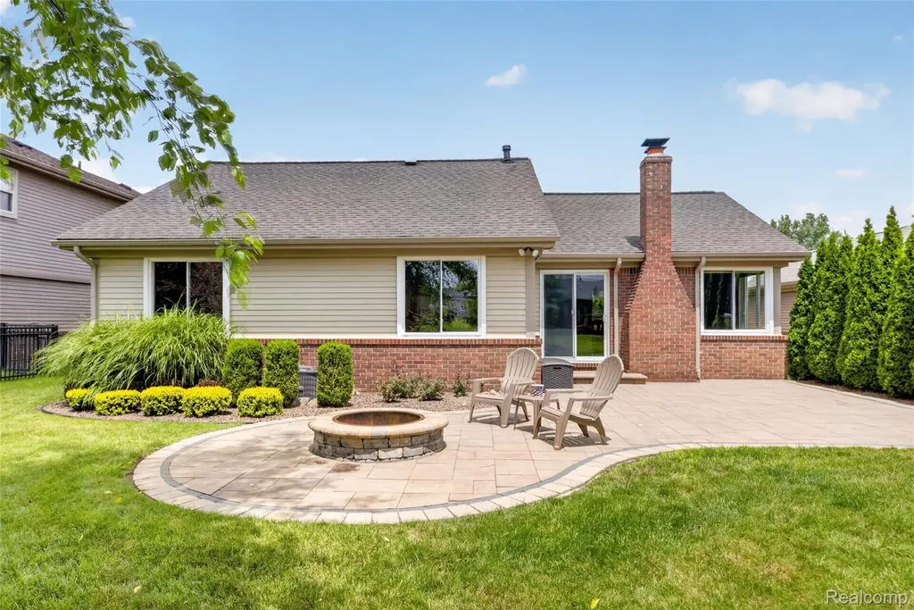 44637 Ridgefield Road Canton Charter Township MI 48188