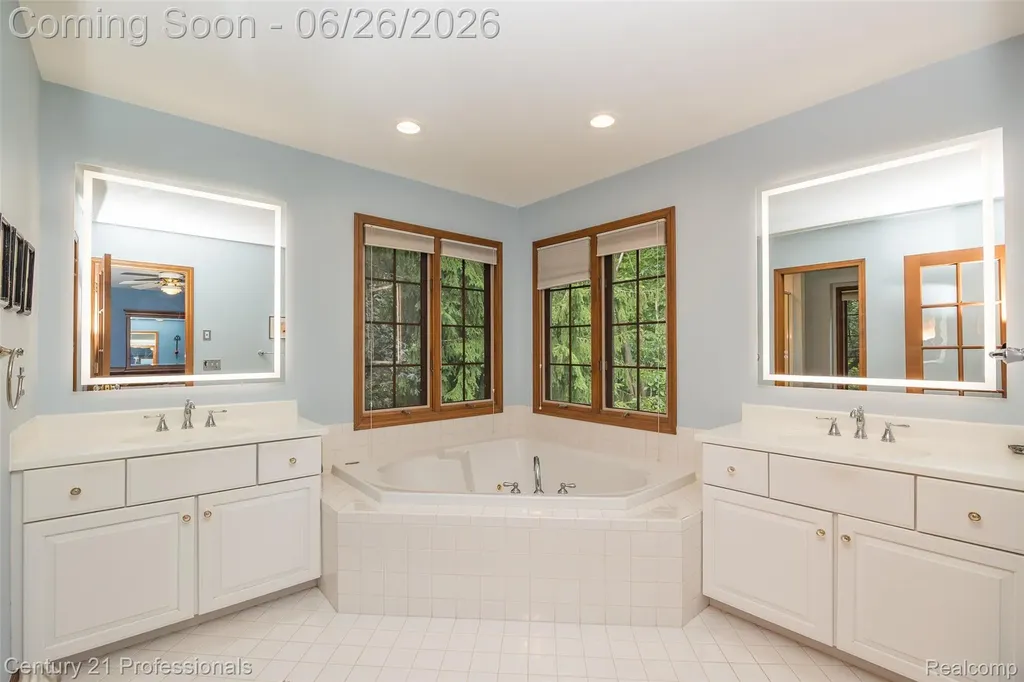 9200 Fox Hollow Road Independence Charter Township MI 48348