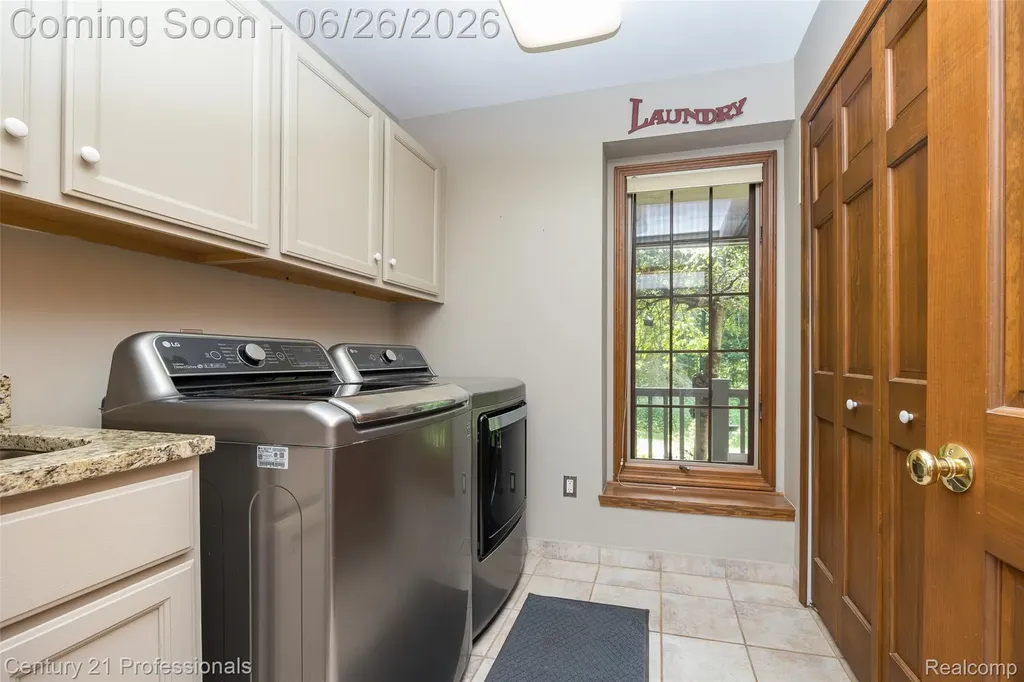 9200 Fox Hollow Road Independence Charter Township MI 48348