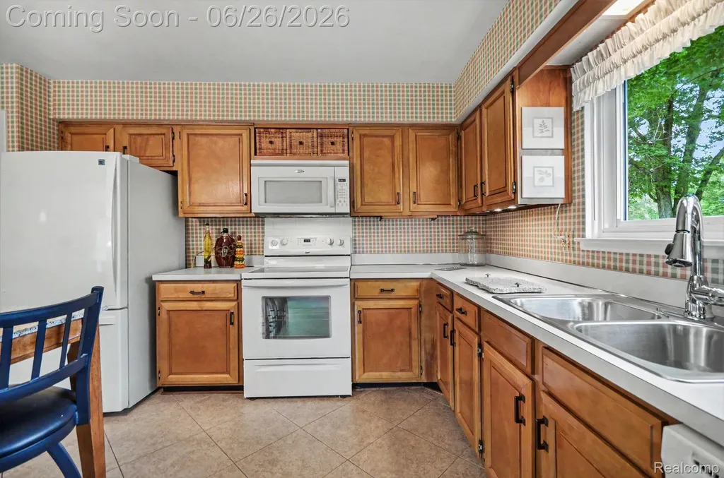 24474 Springbrook Drive Farmington Hills City MI 48336