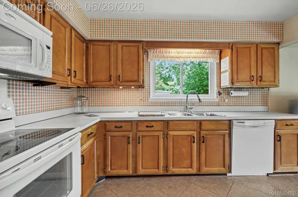 24474 Springbrook Drive Farmington Hills City MI 48336