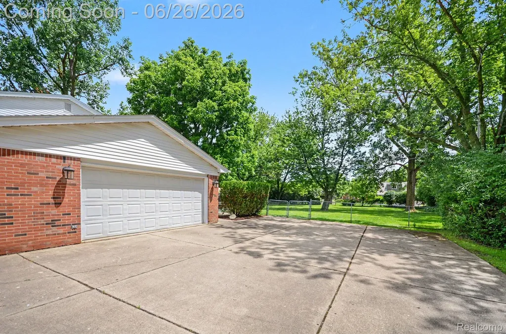 24474 Springbrook Drive Farmington Hills City MI 48336