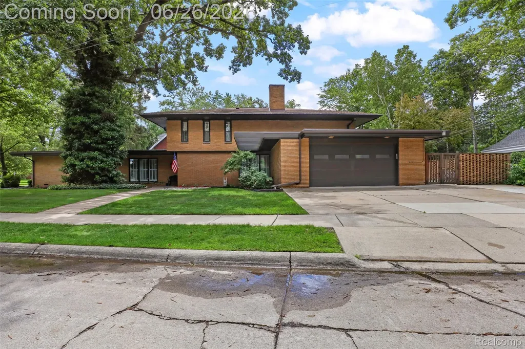 1427 Vinsetta Boulevard Royal Oak City MI 48067