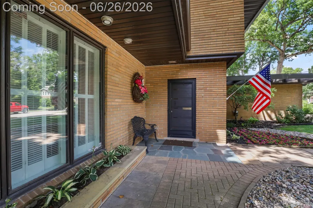 1427 Vinsetta Boulevard Royal Oak City MI 48067
