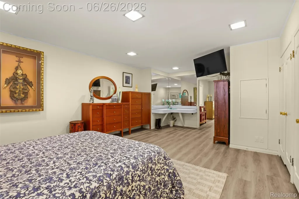 1427 Vinsetta Boulevard Royal Oak City MI 48067