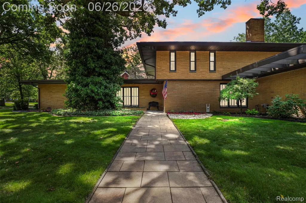 1427 Vinsetta Boulevard Royal Oak City MI 48067