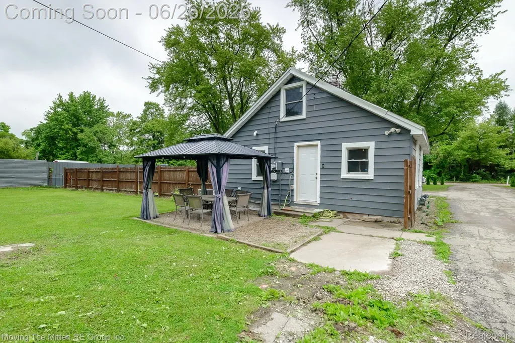 14220 Martinsville Road Van Buren Charter Township MI 48111