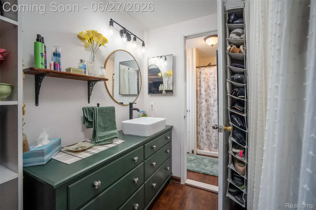42174 Roscommon Street Novi City MI 48167