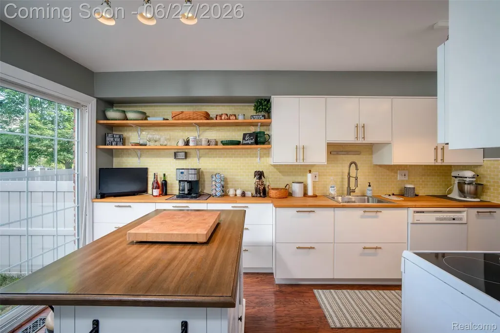 42174 Roscommon Street Novi City MI 48167