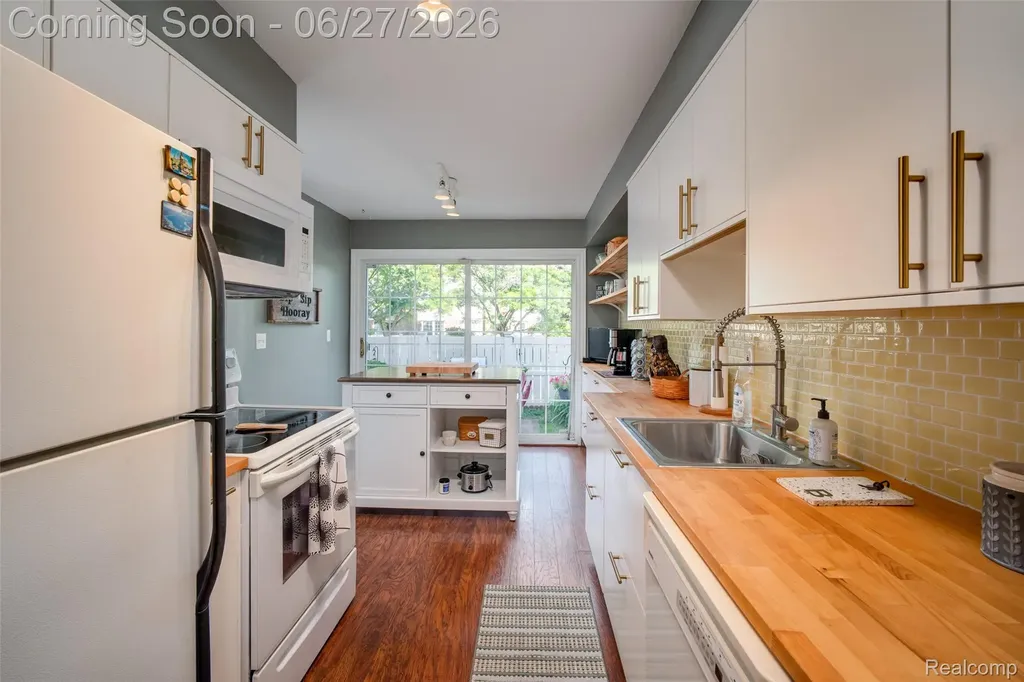 42174 Roscommon Street Novi City MI 48167