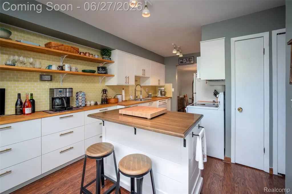 42174 Roscommon Street Novi City MI 48167