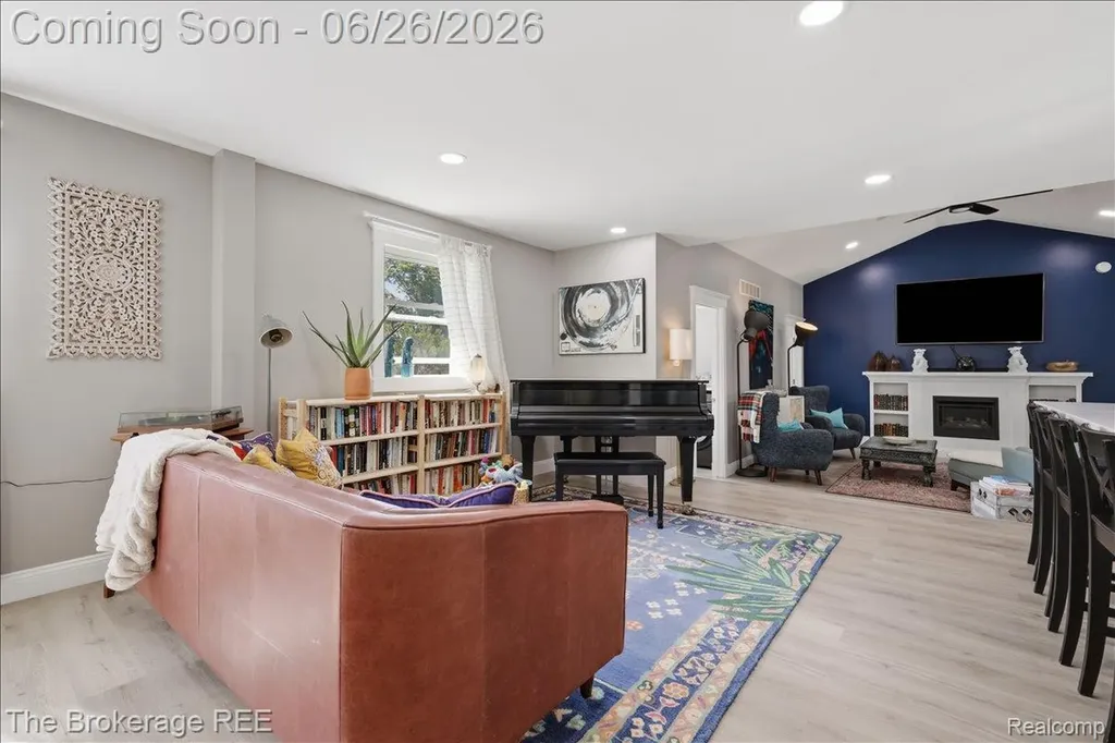 208 North Street Holly Village MI 48442