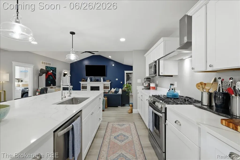 208 North Street Holly Village MI 48442
