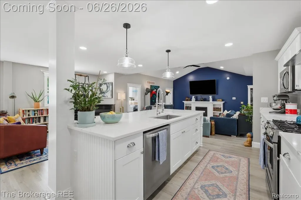 208 North Street Holly Village MI 48442
