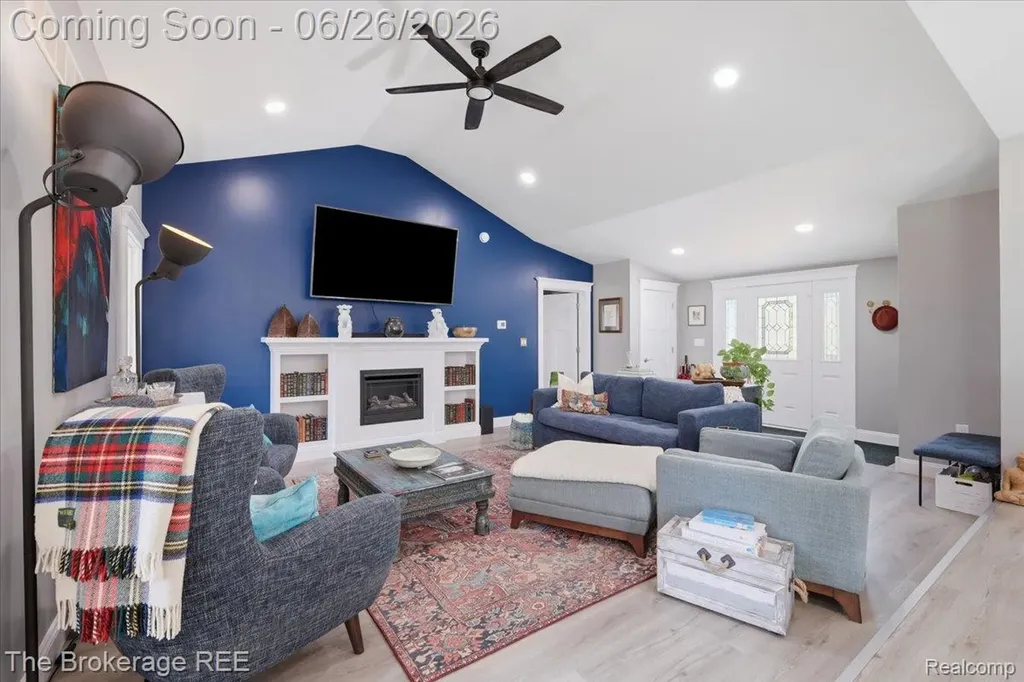 208 North Street Holly Village MI 48442