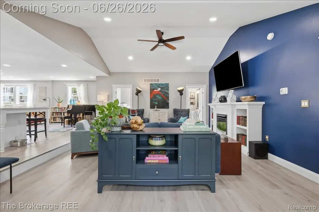 208 North Street Holly Village MI 48442