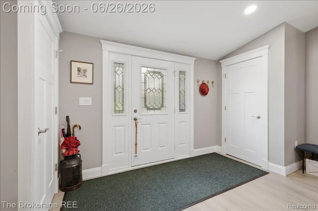 208 North Street Holly Village MI 48442