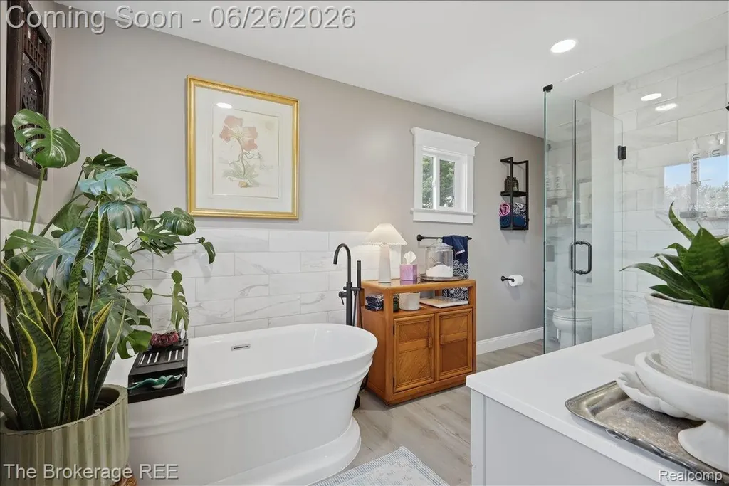 208 North Street Holly Village MI 48442