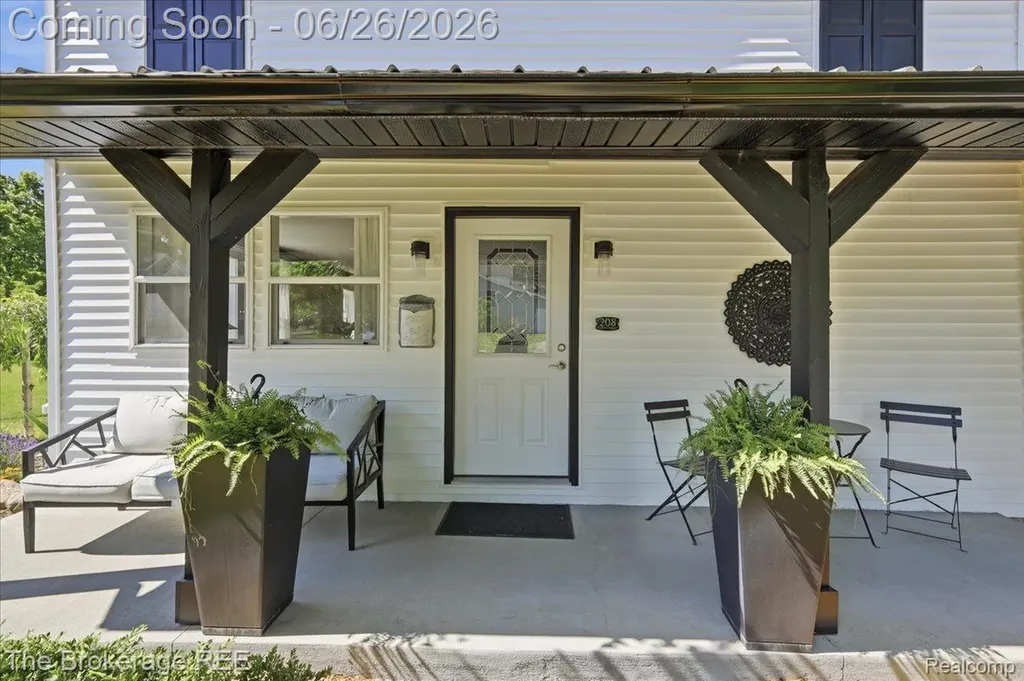 208 North Street Holly Village MI 48442