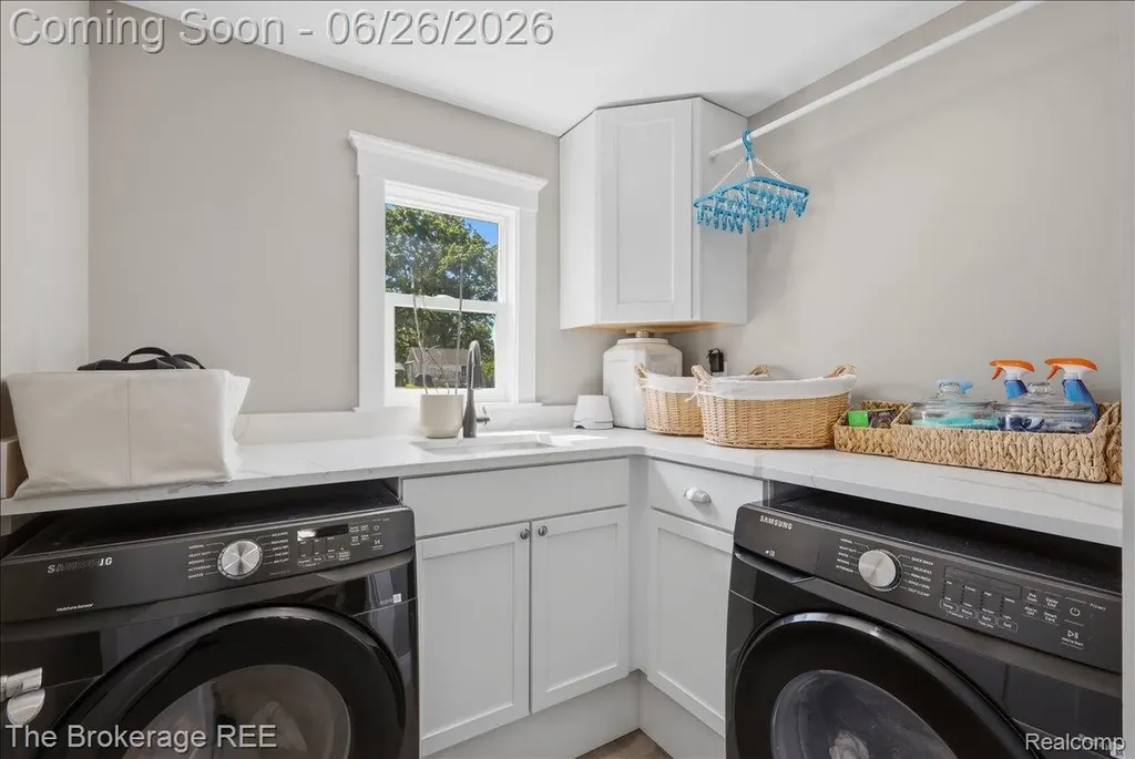 208 North Street Holly Village MI 48442