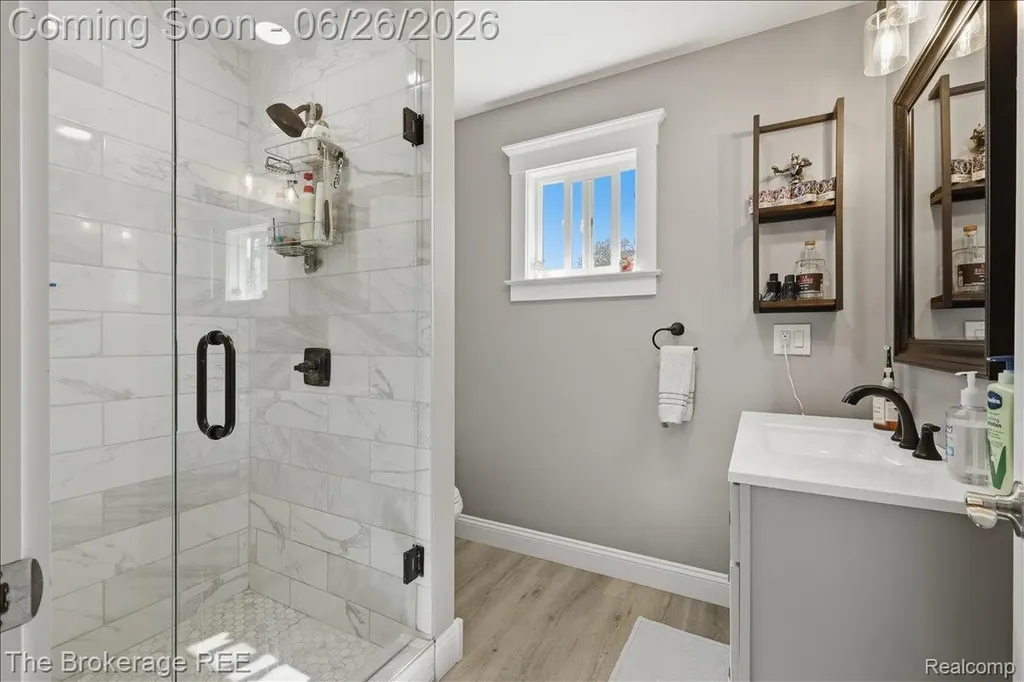 208 North Street Holly Village MI 48442