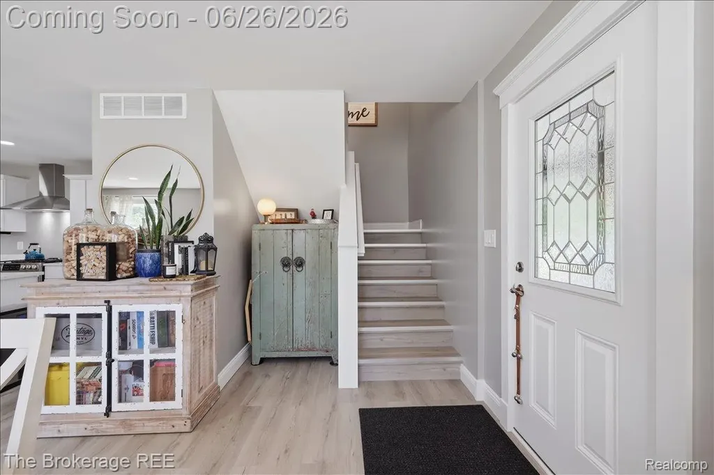 208 North Street Holly Village MI 48442