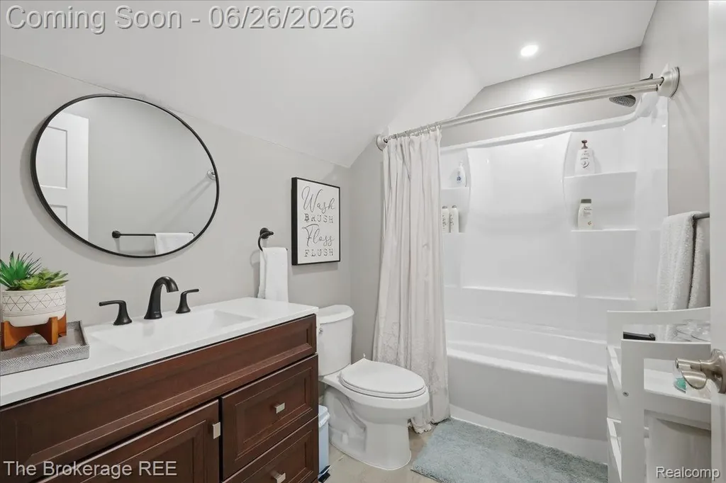208 North Street Holly Village MI 48442