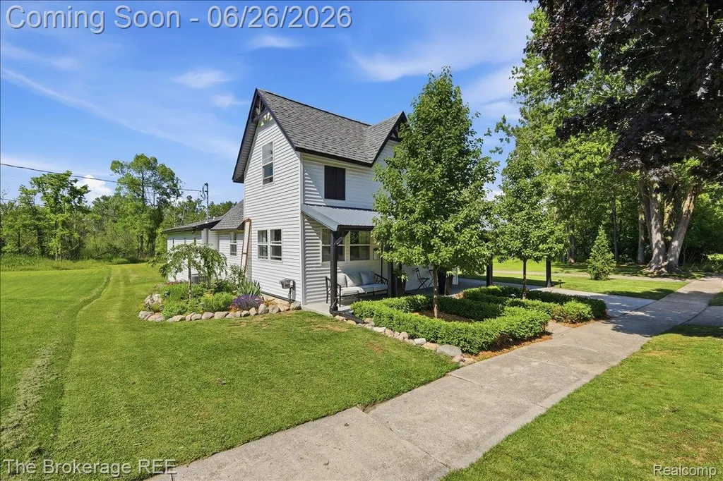 208 North Street Holly Village MI 48442