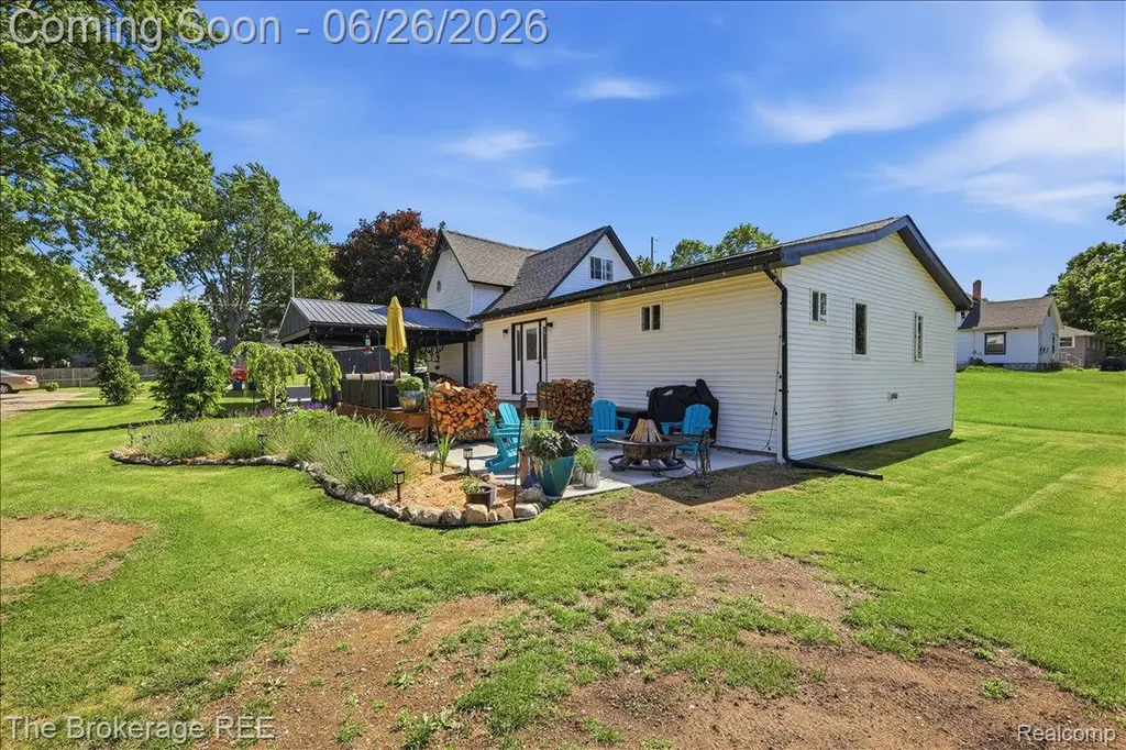 208 North Street Holly Village MI 48442
