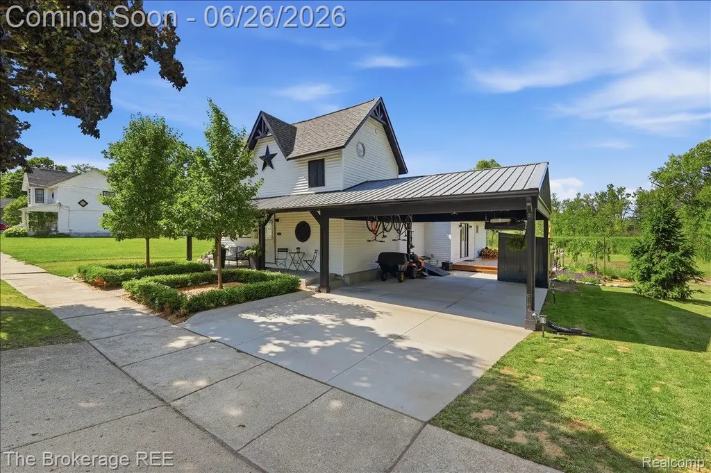 208 North Street Holly Village MI 48442