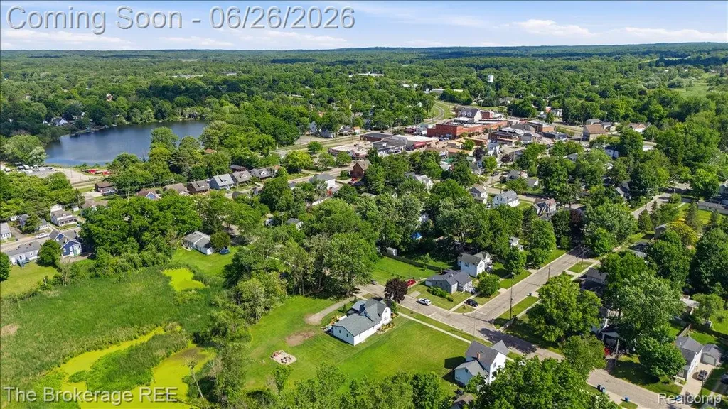 208 North Street Holly Village MI 48442