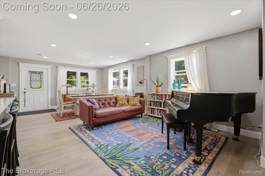 208 North Street Holly Village MI 48442