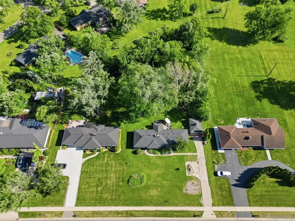 16175 W 13 Mile Road Southfield City MI 48076