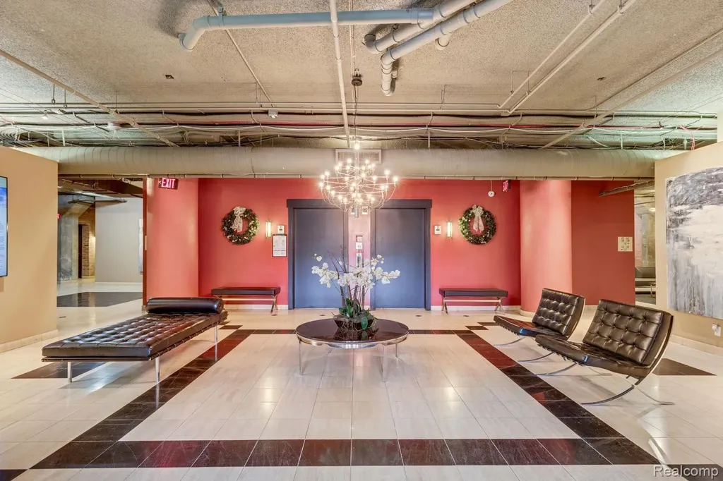 6533 E Jefferson #81 Avenue Detroit City MI 48207