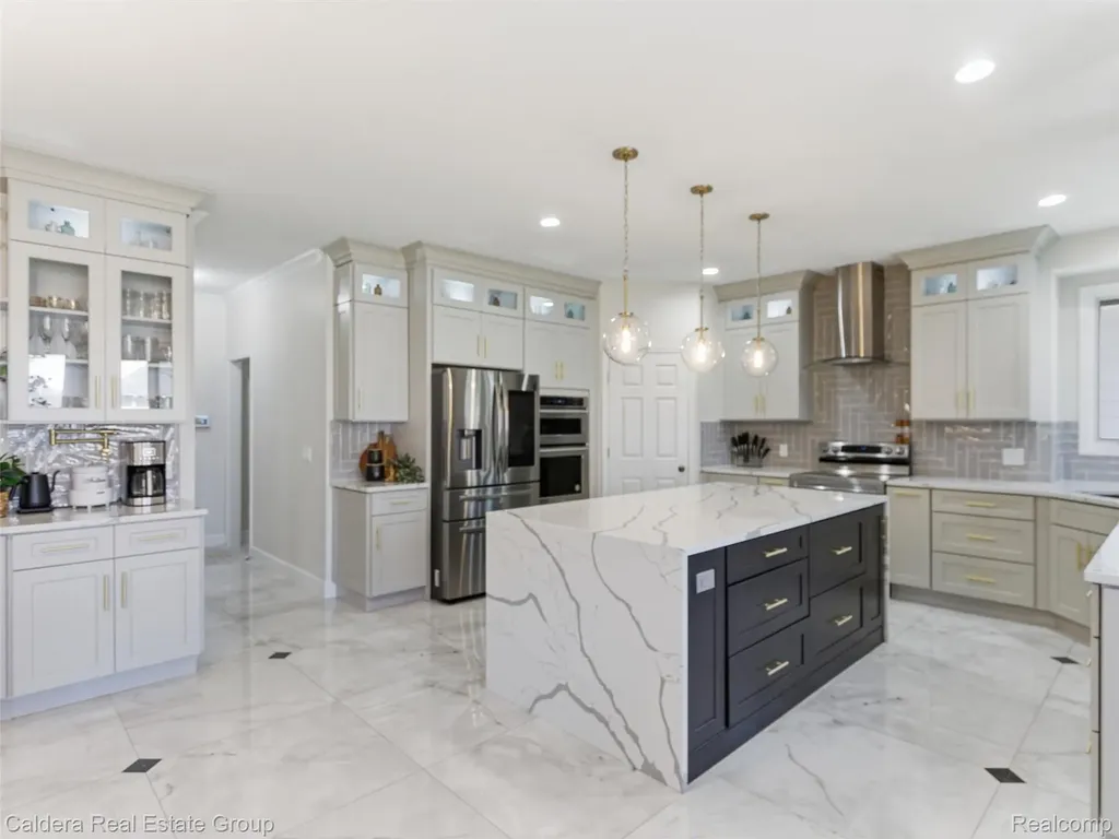 7219 Vista Drive Shelby Charter Township MI 48316