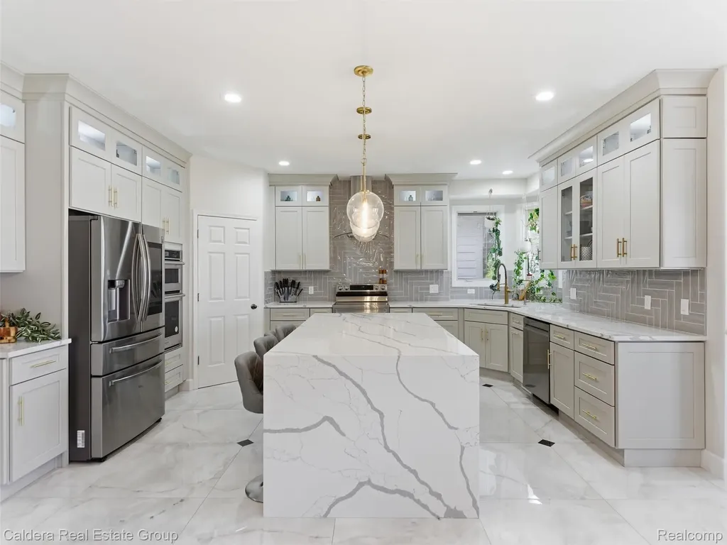 7219 Vista Drive Shelby Charter Township MI 48316
