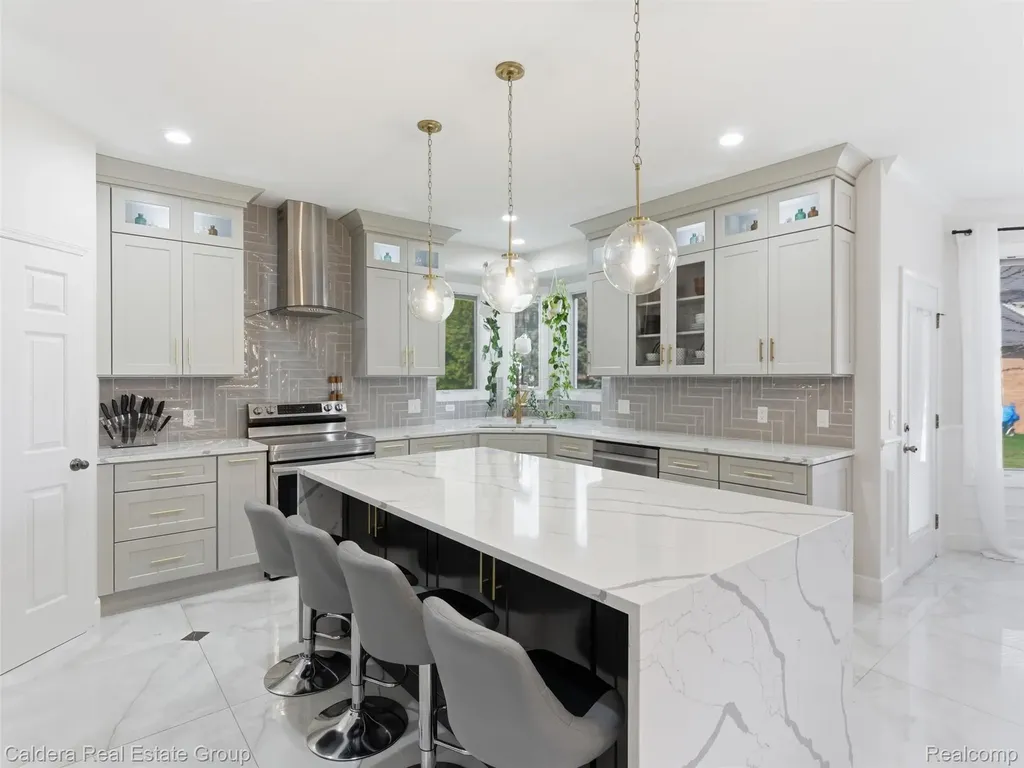 7219 Vista Drive Shelby Charter Township MI 48316