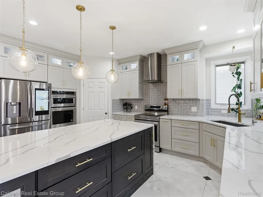 7219 Vista Drive Shelby Charter Township MI 48316