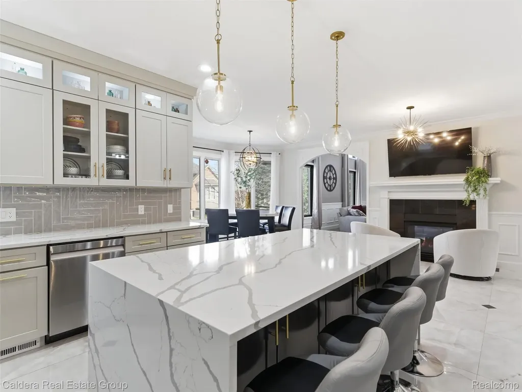 7219 Vista Drive Shelby Charter Township MI 48316