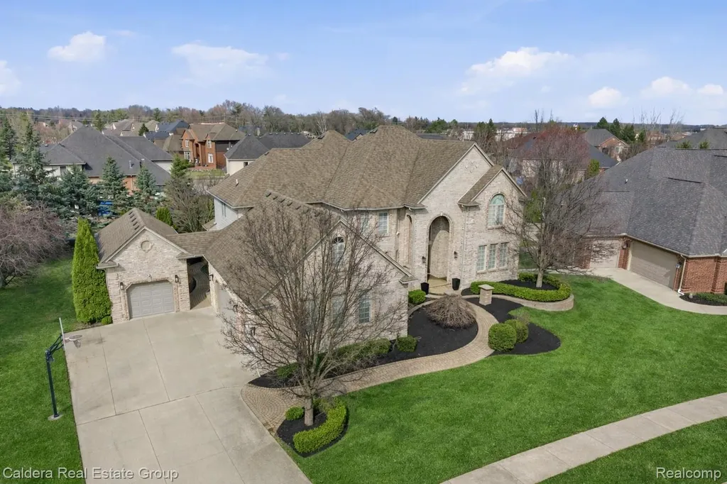 7219 Vista Drive Shelby Charter Township MI 48316