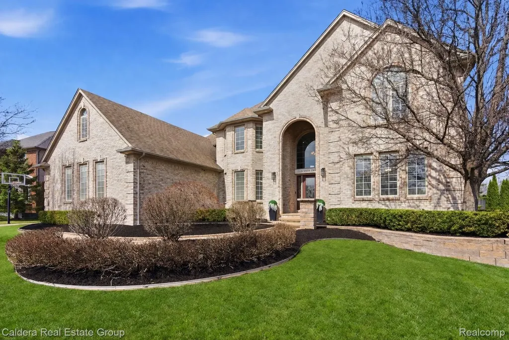 7219 Vista Drive Shelby Charter Township MI 48316