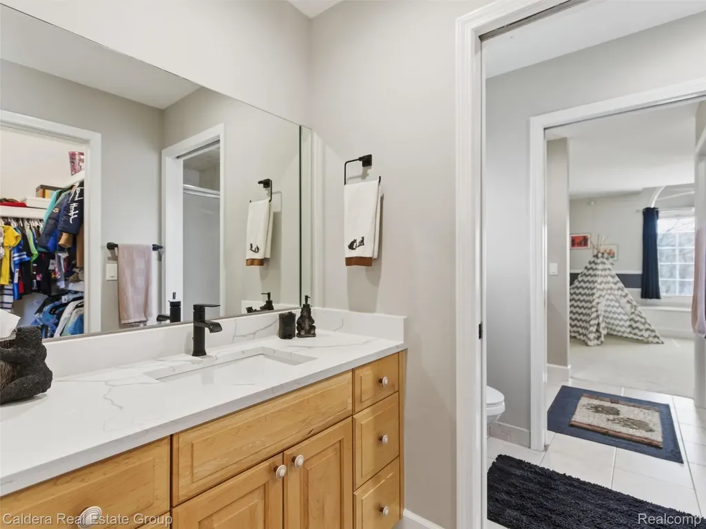 7219 Vista Drive Shelby Charter Township MI 48316