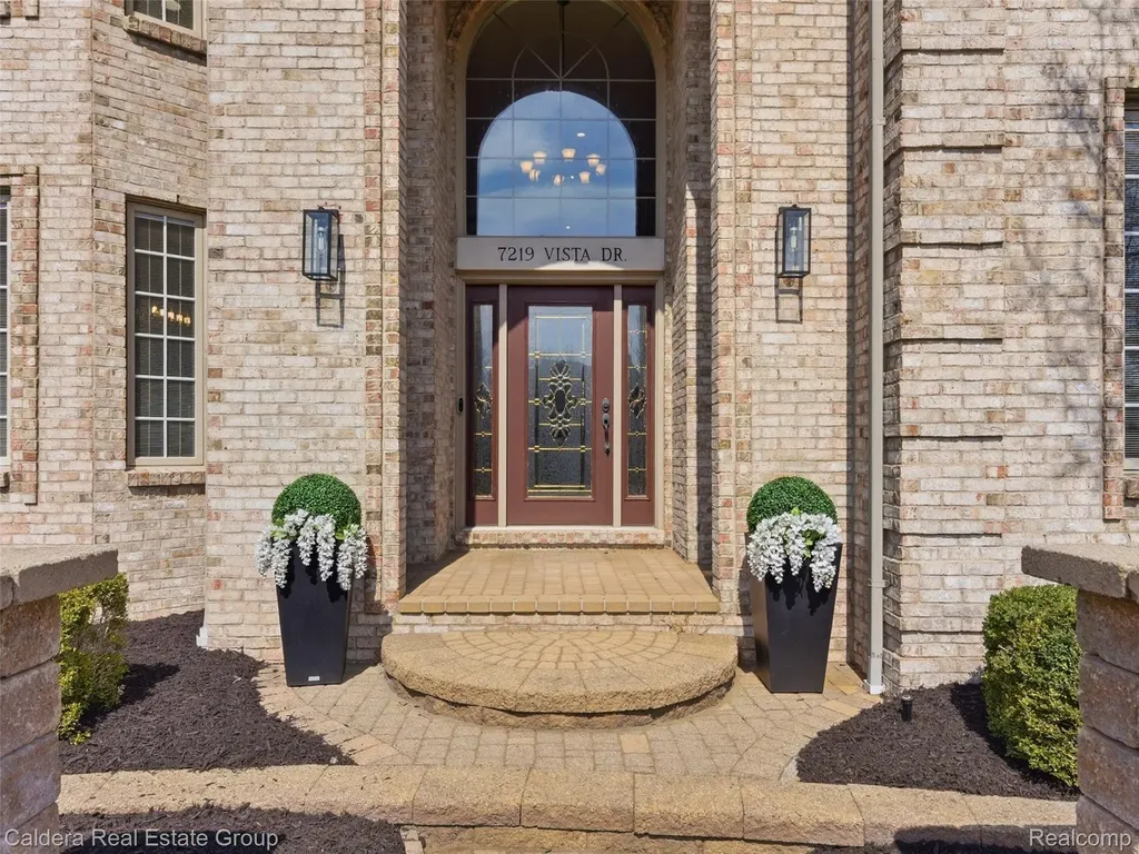 7219 Vista Drive Shelby Charter Township MI 48316