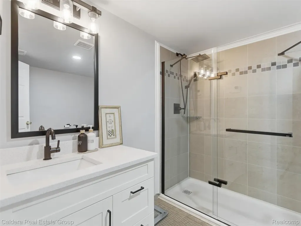 7219 Vista Drive Shelby Charter Township MI 48316