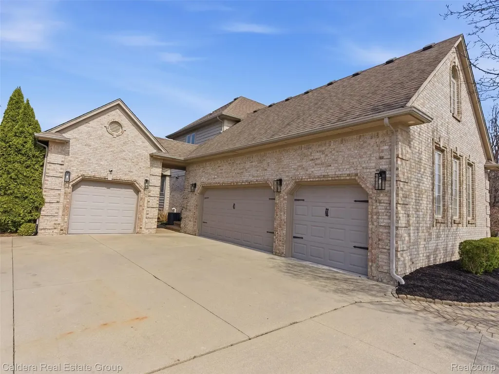7219 Vista Drive Shelby Charter Township MI 48316