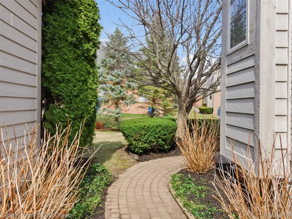 7219 Vista Drive Shelby Charter Township MI 48316