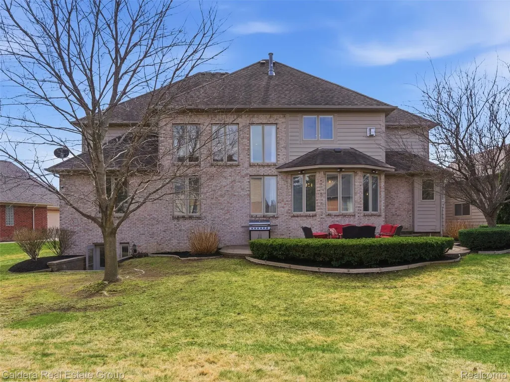 7219 Vista Drive Shelby Charter Township MI 48316
