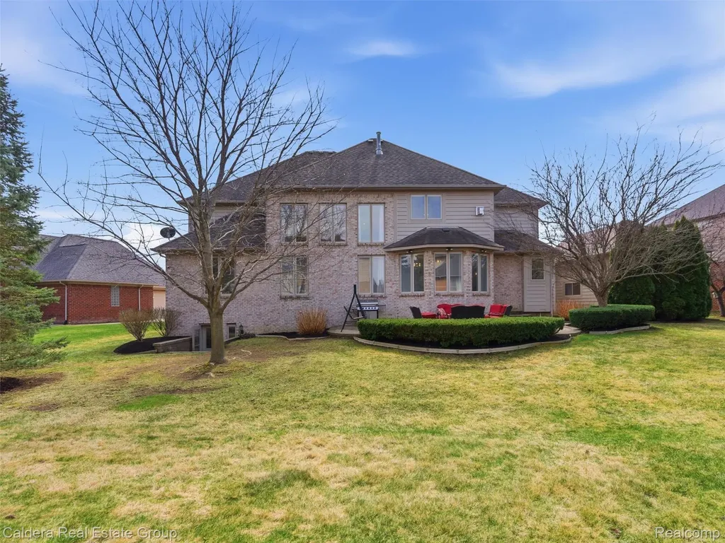 7219 Vista Drive Shelby Charter Township MI 48316